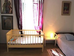 Charming Holiday House Antique, Sleeps 7