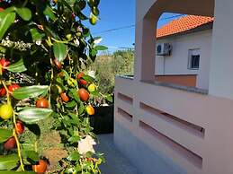 Schöne Ferienwohnung mit Terrasse, Roses