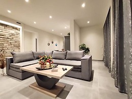 Aqua Luxury Suites Roda