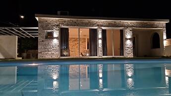 Aqua Luxury Suites Roda