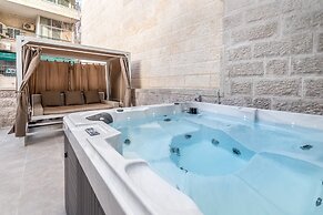 One BDR with a Huge Terrace
