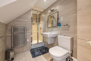 2 Bedroom Penthouse with Parking