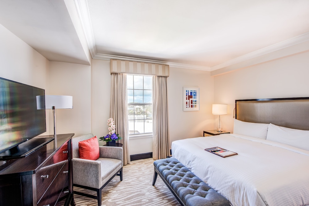 Hamilton Princess - Fairmont Gold Experience