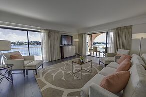 Hamilton Princess - Fairmont Gold Experience