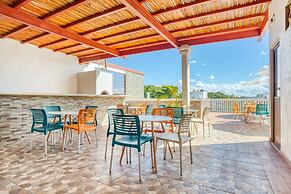 Hotel Arco Maya