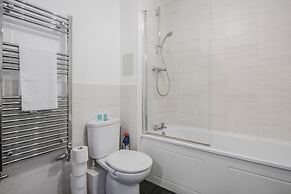 Beautiful 3-bed Apartment in Romford