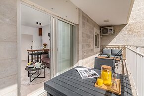 Lovely One BDR with Balcony