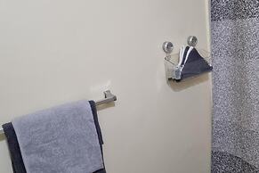 2-bed, Sleeps 4, Private Garden, Parking
