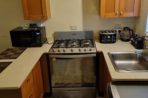 2-bed, Sleeps 4, Private Garden, Parking