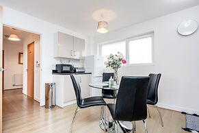 Impeccable 2-bed Apartment in Romford