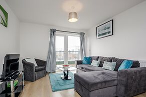 Impeccable 2-bed Apartment in Romford