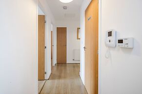 Impeccable 2-bed Apartment in Romford