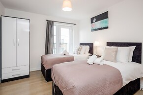 Impeccable 2-bed Apartment in Romford
