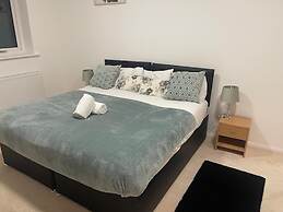 2BR Apt-sleeps 5-accessible-central Dartford