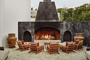 Susurros del Corazón, Auberge Collection