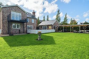 Moor End Manor