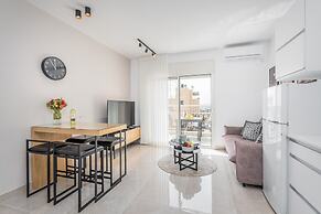 Stunning ONE bdr big Balcony