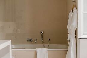Boutique Hotel NOAE by Emerald Stay