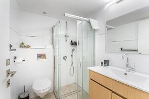 Modern 1 BDR with balcony