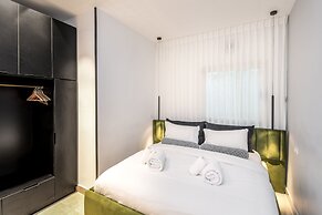 Modern 1 BDR with balcony