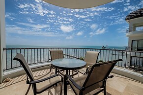 Diamante Beachfront Suites