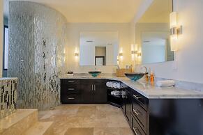 Diamante Beachfront Suites