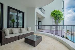 Diamante Beachfront Suites
