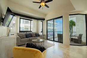 Diamante Beachfront Suites