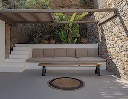 Amal Kythnos Suites
