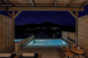 Amal Kythnos Suites