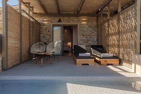 Amal Kythnos Suites