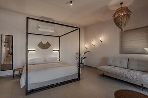 Amal Kythnos Suites