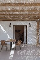 Amal Kythnos Suites