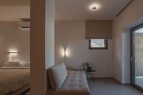 Amal Kythnos Suites