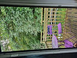Glamping Hut - Riverview 3