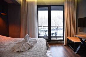 Adess Otel