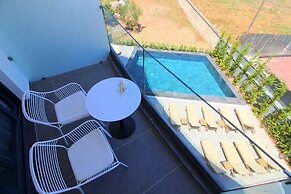 Blue Eye Hotel