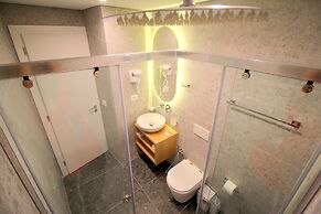 Blue Eye Hotel