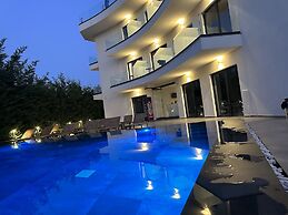 Blue Eye Hotel