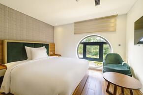 The Tahiti Beach Hotel