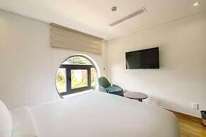The Tahiti Beach Hotel