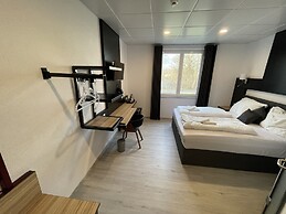 Yebs Hotel