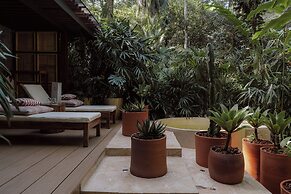 awā Beachfront Hotel