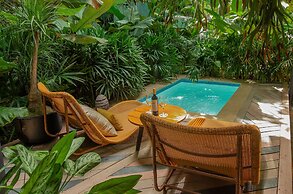 awā Beachfront Hotel