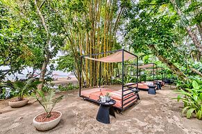 awā Beachfront Hotel
