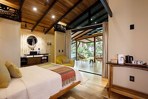 awā Beachfront Hotel