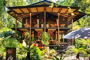 awā Beachfront Hotel
