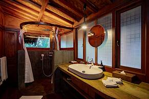TIRA VILAGNA SUITES & SPA