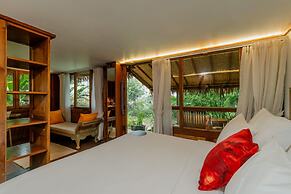 TIRA VILAGNA SUITES & SPA