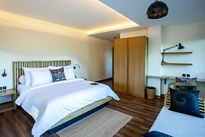 TIRA VILAGNA SUITES & SPA